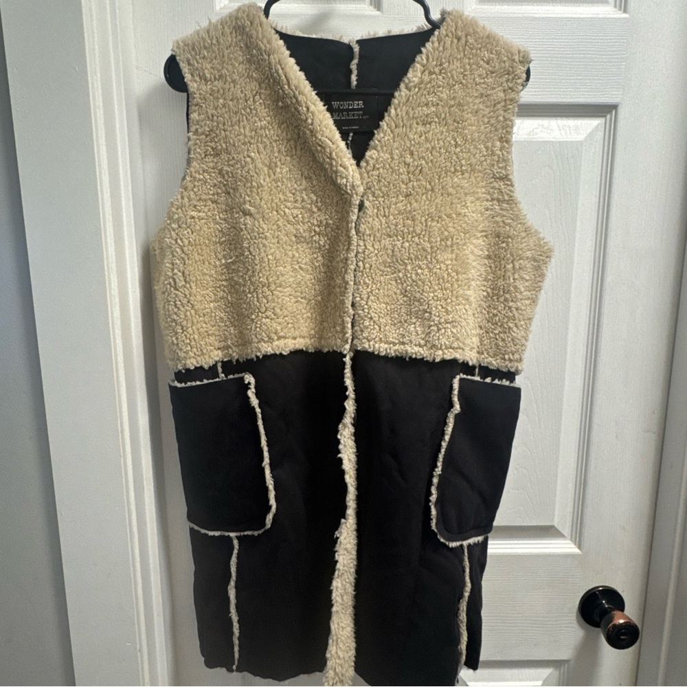St. John Beige and Black Women's Vest